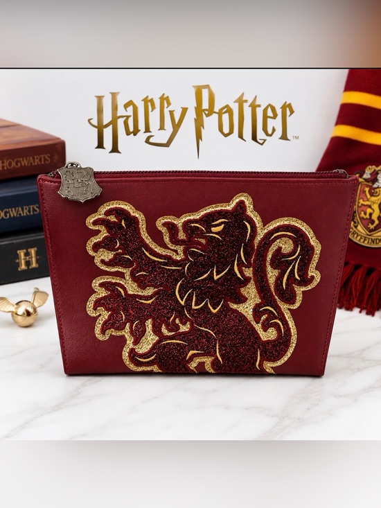 Harry Potter Handbags - Danielle Nicole Harry Potter Gryffindor Red Crest Zip Clutch Cosmetic Pouch